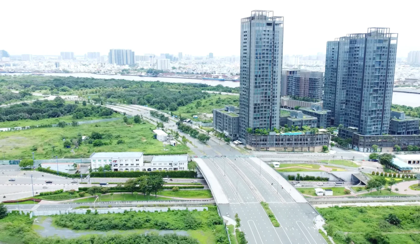 截至目前為止,帝國城(Empire City)仍有許多土地還未開工