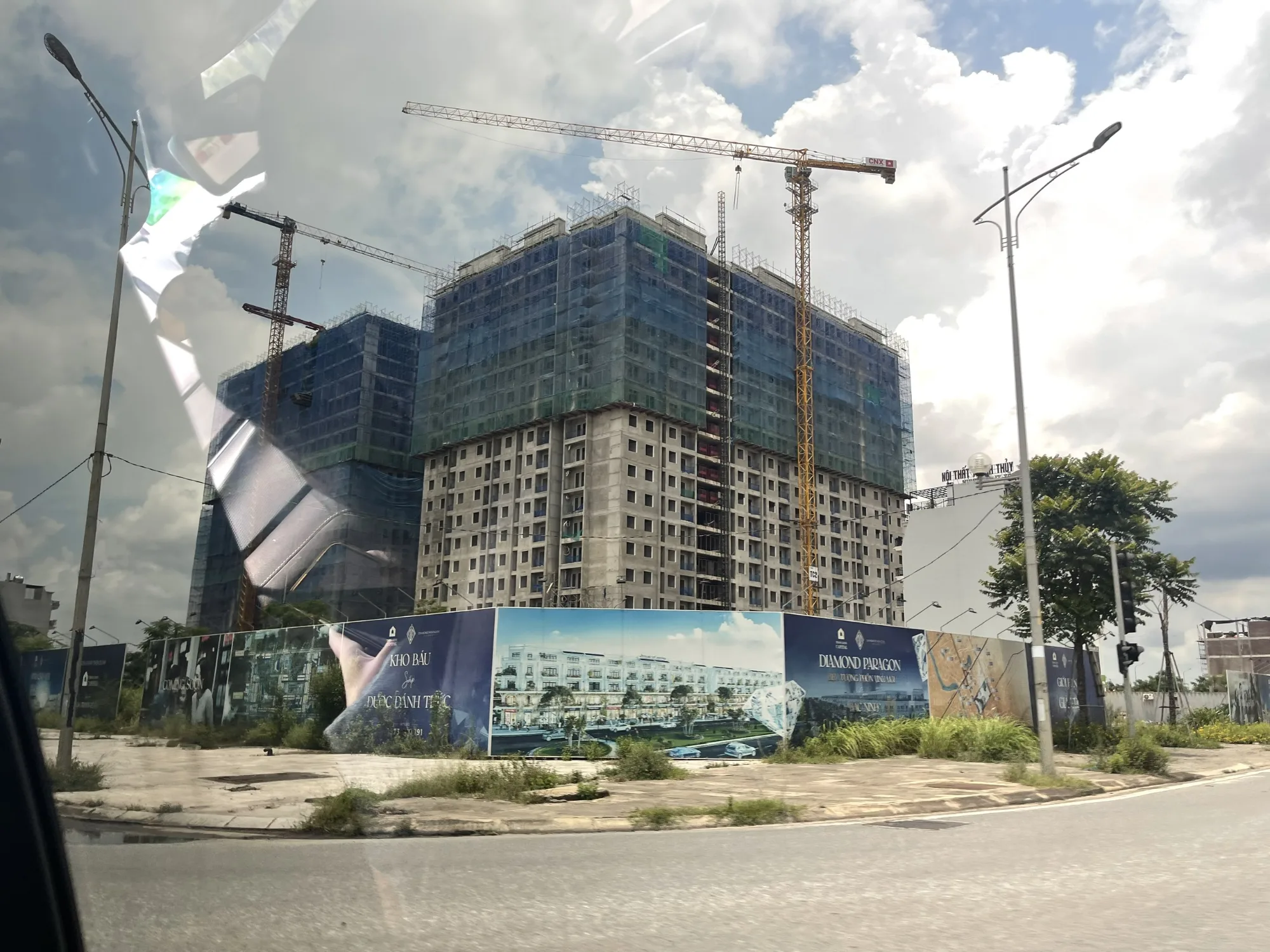 二手住宅開始降價,新建案價格卻仍維持高檔